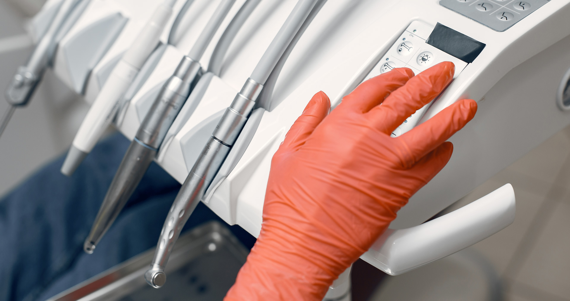 Reparare, recondiționare și întreținere a echipamentelor și aparaturii de tehnică dentară din laboratoare și cabinete stomatologice